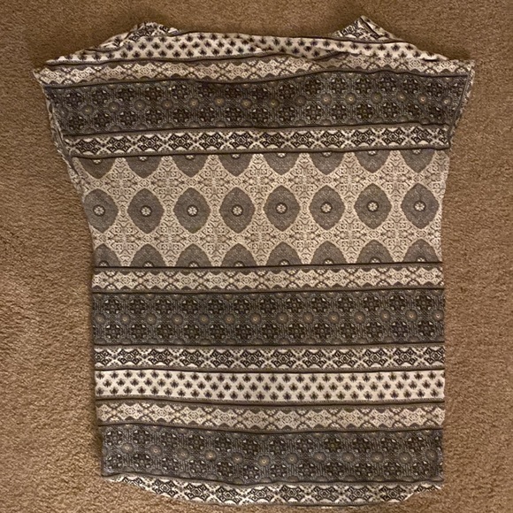 EUC Lucky Brand boho tie bottom tee - Picture 2 of 6